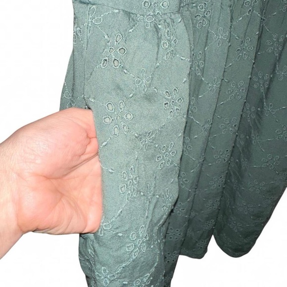 💜 Sage Green Eyelet Puff-Sleeve Dress - Picture 3 of 5